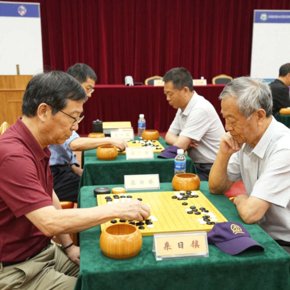 ChessBase Magazine #225: क्लब कप का हेडलाइन, प्राग का पेज, और 27 मिनिएचर का पक्षपाती नमूना