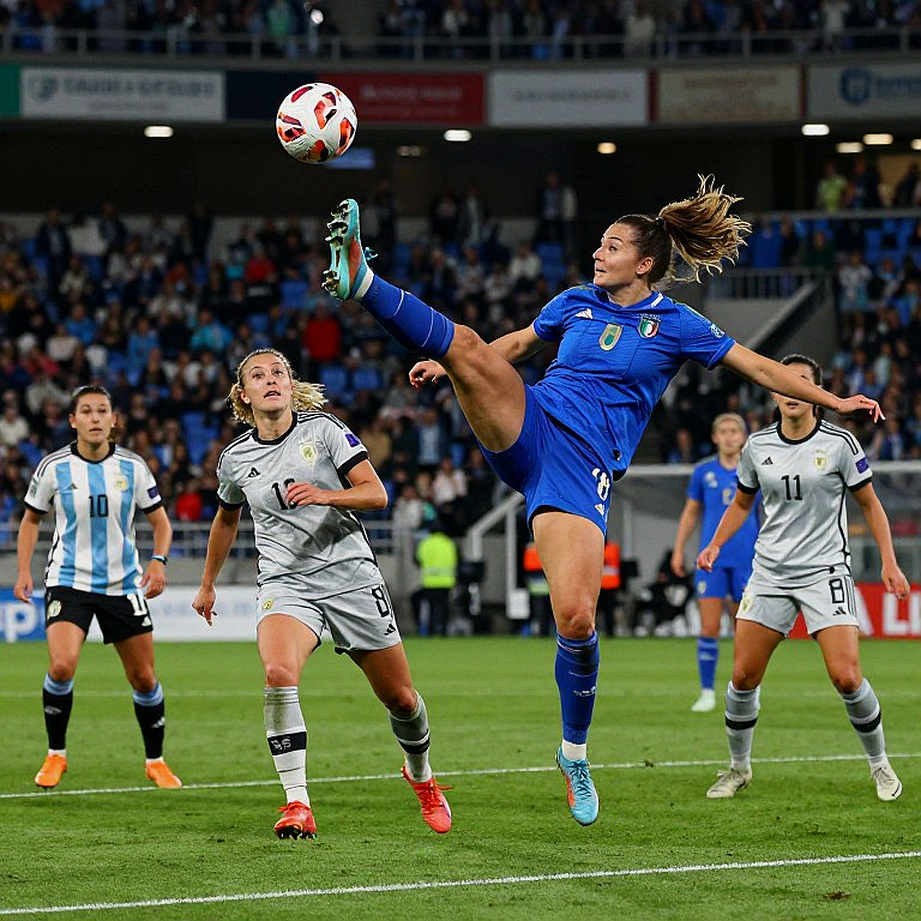 Nico Paz Enters History Against Manchester United: At 22 Years 43 Days, Como's Argentine Steps Out of Messi's Shadow